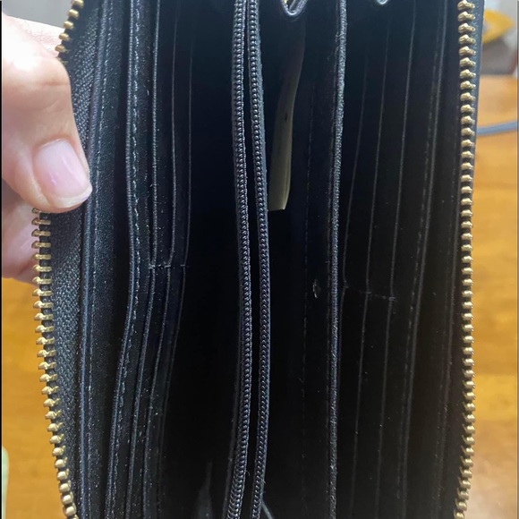 Excellent Condition Kate Spade Wallet. Like New - Picture 2 of 2